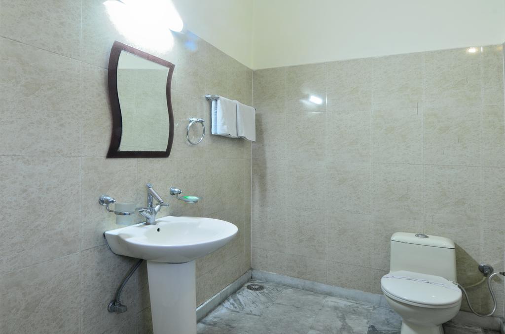 Hotel Roopa International Amritsar Exterior photo